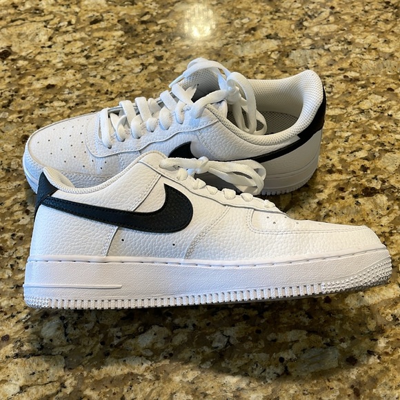 🖤 Air Force 1 '07 'White Black’ CT2302-100 Men’s Size 7/Women’s Size 8.5 - Picture 9 of 14